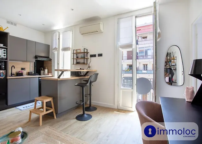 T2 Air-conditioned District Liberation Apartment