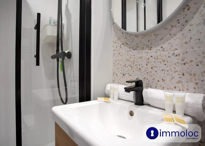 T2 Air-conditioned District Liberation Apartment *